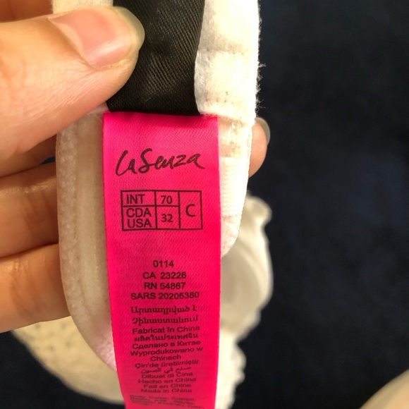 White La Senza bra - strapless - no straps included - Picture 3 of 3